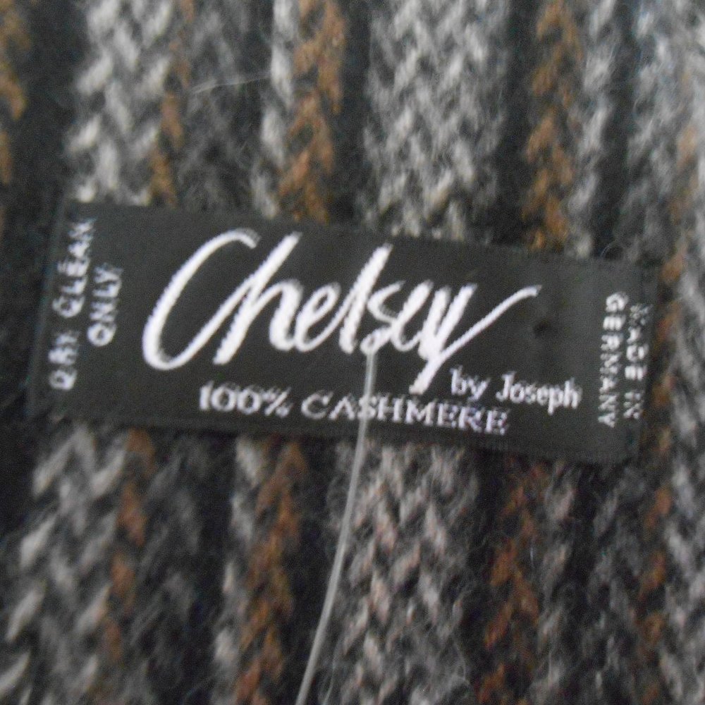 NWT Chelsey by Joseph 100%  Cashmere Scarf